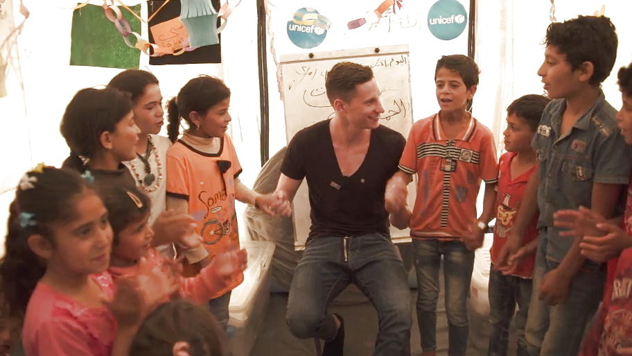 Julian Draxler im Flüchtlingslager Julian Draxler im Flüchtlingslager