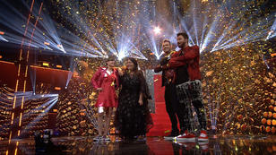 Die Top 4 eröffnen die Show mit "Wake Me Up" Die Top 4 eröffnen die Show mit "Wake Me Up"