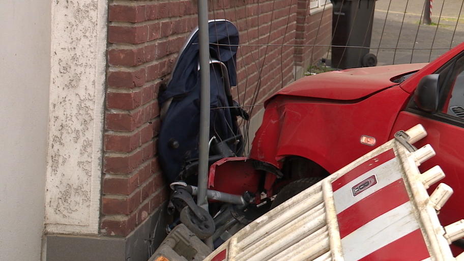76-Jährige baut Unfall und quetscht Säugling ein 76-Jährige baut Unfall und quetscht Säugling ein