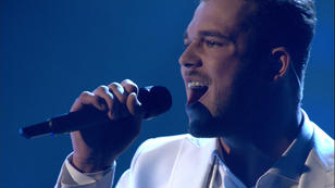 Zu "Way Down We Go" zeigt Michael eine neue Seite Zu "Way Down We Go" zeigt Michael eine neue Seite