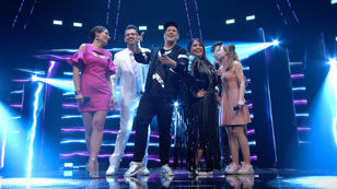 Die Top 6 feiert zu "More Than You Know" Die Top 6 feiert zu "More Than You Know"
