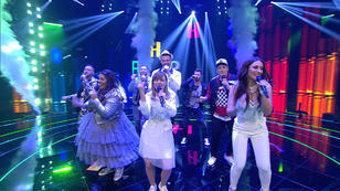 Der Top-8-Gruppensong macht "Happy" Der Top-8-Gruppensong macht "Happy"