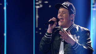 Lukas liefert zu "OK" von James Blunt und Robin Schulz ab Lukas liefert zu "OK" von James Blunt und Robin Schulz ab