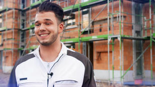 Michael hat beim Fliesenlegen geübt Michael hat beim Fliesenlegen geübt