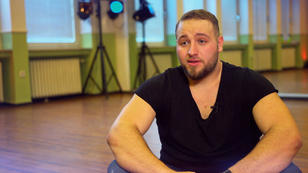 Giulio kann singend und tanzend überzeugen Giulio kann singend und tanzend überzeugen
