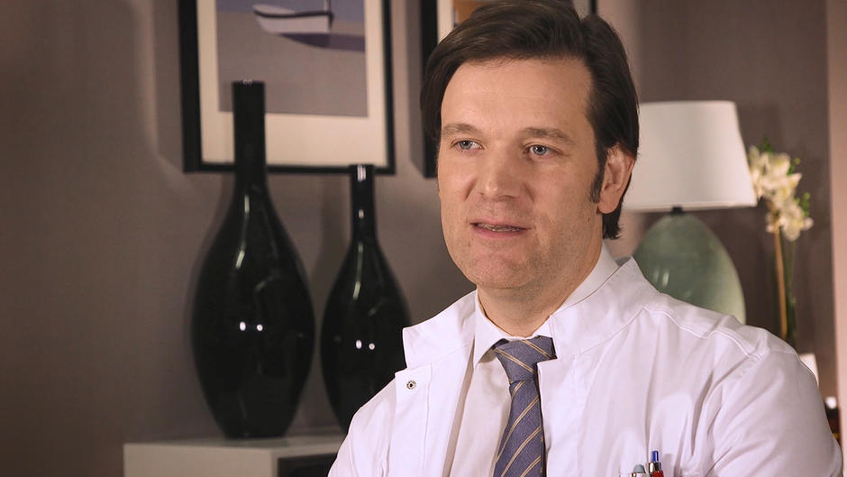 "Dr. Brückner hat eine dunkle Seite" "Dr. Brückner hat eine dunkle Seite"