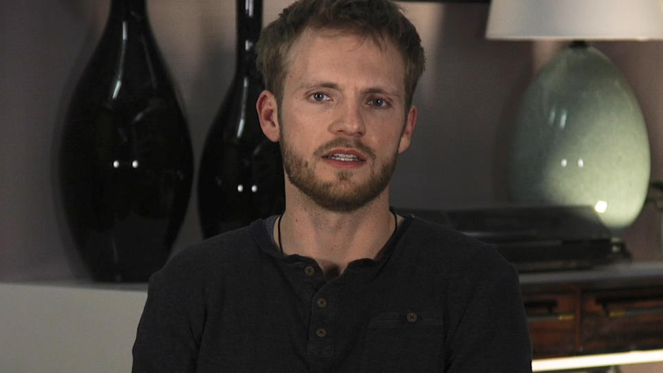 Niklas Osterloh spricht über den Bruder-Schwester-Konflikt Niklas Osterloh spricht über den Bruder-Schwester-Konflikt