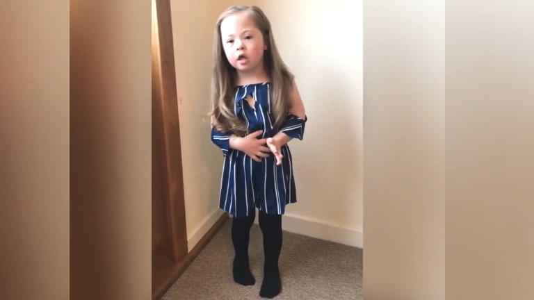 Mädchen mit Down-Syndrom bewegt die Welt Mädchen mit Down-Syndrom bewegt die Welt