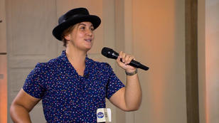 Kim Kraus fliegt als Mary Poppins leider wieder weg Kim Kraus fliegt als Mary Poppins leider wieder weg