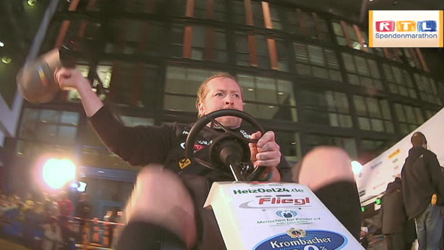 Joey Kelly schafft die 24 h KETTCAR-Challenge Joey Kelly schafft die 24 h KETTCAR-Challenge
