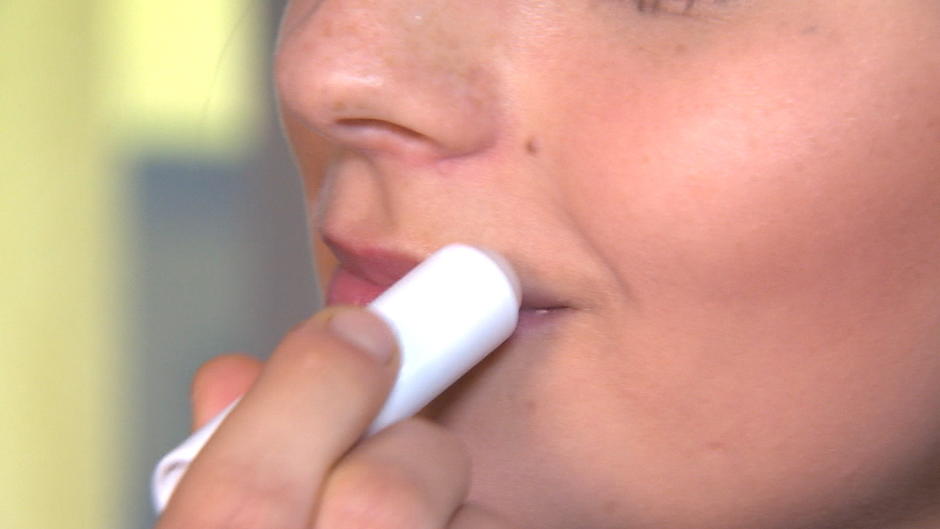 Was hilft wirklich bei trockenen Lippen im Winter? Was hilft wirklich bei trockenen Lippen im Winter?
