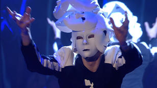 Wow! Tänzer Artem Gussev lässt die Maske fallen Wow! Tänzer Artem Gussev lässt die Maske fallen