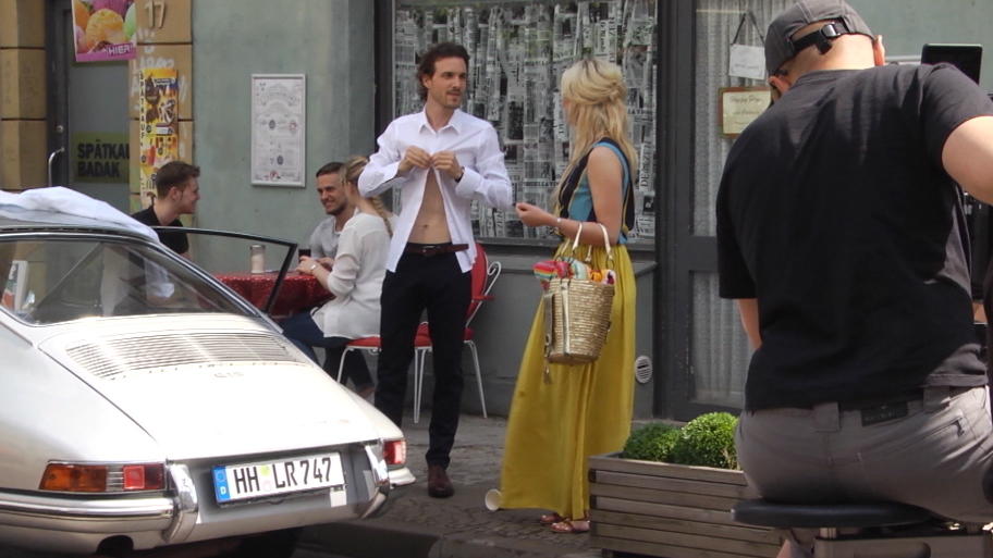 Der Neue zieht vor Sunny blank Der Neue zieht vor Sunny blank