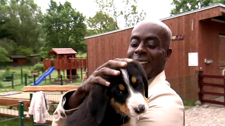 Bruce Darnell hat ein Herz für Tiere Bruce Darnell hat ein Herz für Tiere