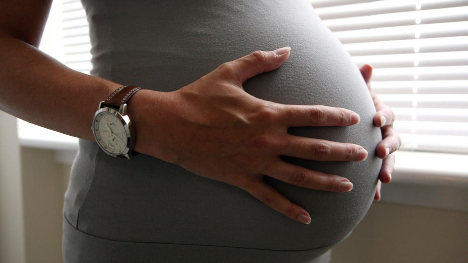 5 Anzeichen, an denen du Übungswehen erkennst 5 Anzeichen, an denen du Übungswehen erkennst