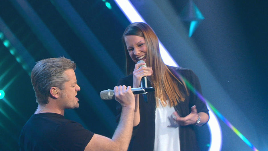 André Dietz stürzt beim Auftritt zu "Let Me Entertain You" André Dietz stürzt beim Auftritt zu "Let Me Entertain You"