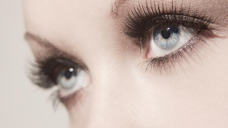 Voluminöse Wimpern für einen sexy Augenaufschlag Voluminöse Wimpern für einen sexy Augenaufschlag