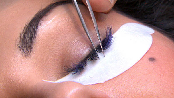 Diese Wimpern kosten 1.000 Euro Diese Wimpern kosten 1.000 Euro