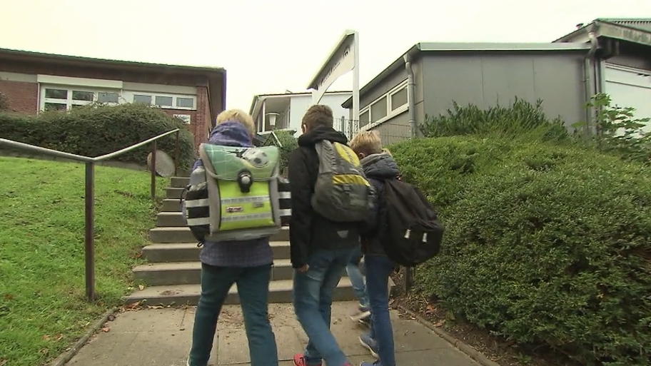 Schüler in Deutschland werden immer schlechter. Schüler in Deutschland werden immer schlechter.