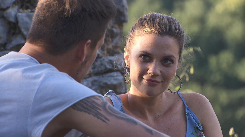 Nadine macht Brian eine Ansage Nadine macht Brian eine Ansage