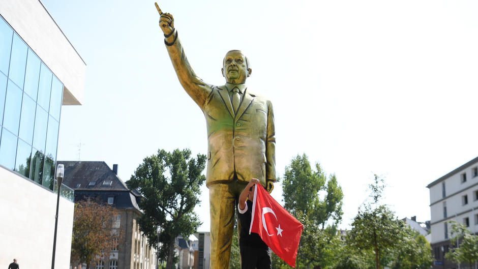 Der türkische Staatspräsident als Kunstprojekt Der türkische Staatspräsident als Kunstprojekt