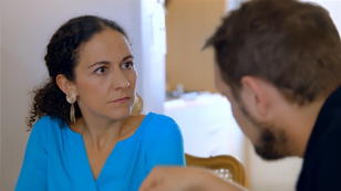 Kaya lässt sich nicht von ihrem Plan abbringen Kaya lässt sich nicht von ihrem Plan abbringen