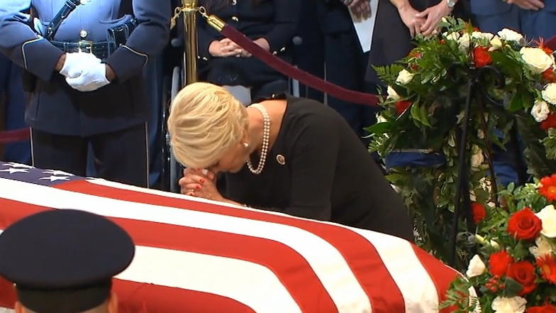 Bewegender Abschied von John McCain Bewegender Abschied von John McCain