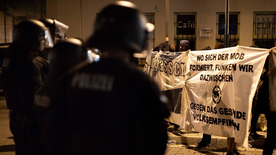 Rechte Parolen bei Demo in Köthen Rechte Parolen bei Demo in Köthen
