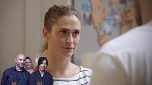 Sophie wird von Jonas überrascht Sophie wird von Jonas überrascht