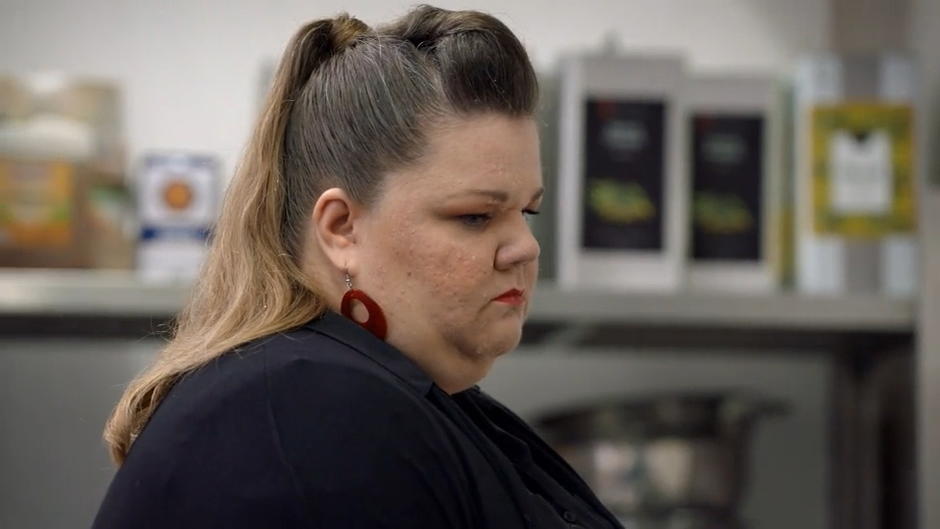 Nicole leidet unter den Erinnerungen an ihre Kindheit Nicole leidet unter den Erinnerungen an ihre Kindheit