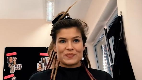 Sharon Berlinghoff wird umgestylt: Jetzt wird es bunt! Sharon Berlinghoff wird umgestylt: Jetzt wird es bunt!