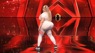 Natasha zeigt eine echte POformance Natasha zeigt eine echte POformance