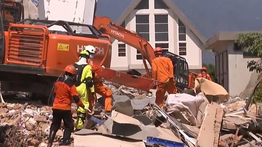 Erdbeben- und Tsunami-Opfer in Indonesien Erdbeben- und Tsunami-Opfer in Indonesien