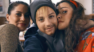 Wer ist dieser Typ bei Sina und Saskia? Wer ist dieser Typ bei Sina und Saskia?