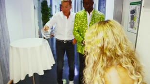 Pfui Spinne! Hier erschreckt sich Dieter Bohlen total Pfui Spinne! Hier erschreckt sich Dieter Bohlen total