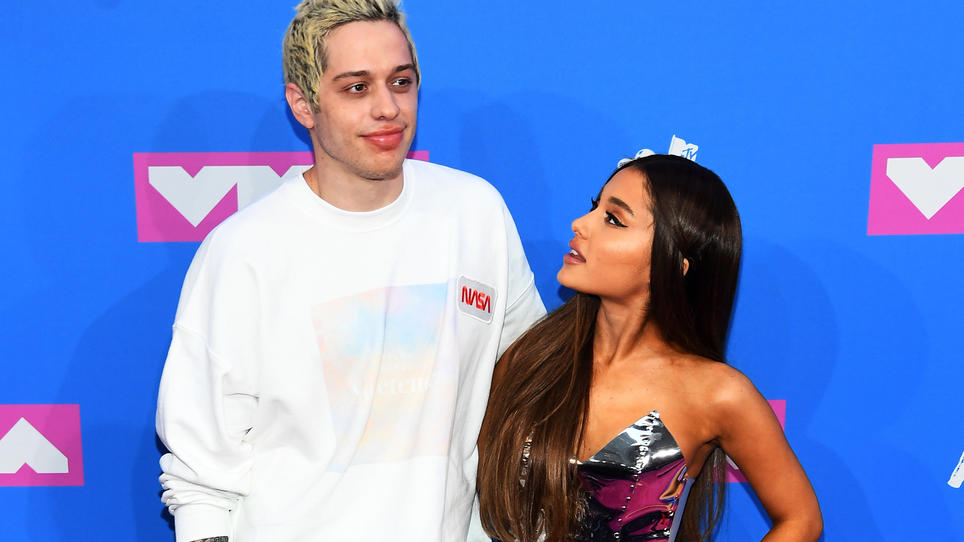 Ariana Grande hat ihre Verlobung gelöst Ariana Grande hat ihre Verlobung gelöst