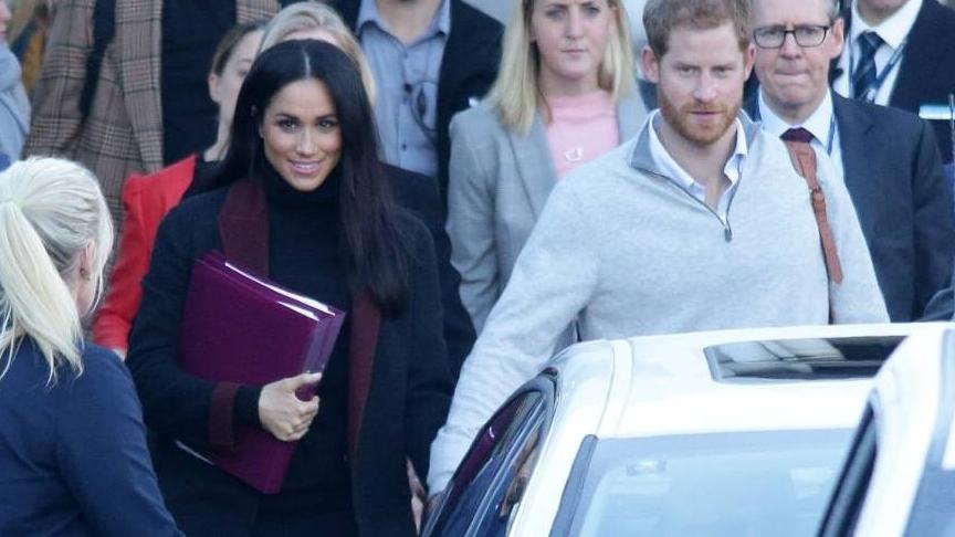 Herzogin Meghan gewährt erste Blicke auf ihren Babybauch Herzogin Meghan gewährt erste Blicke auf ihren Babybauch