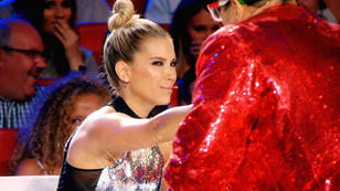 Sylvie Meis drückt in Show 5 den Goldenen Buzzer Sylvie Meis drückt in Show 5 den Goldenen Buzzer