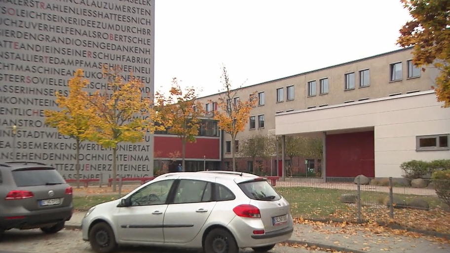 Polizei-Einsatz an Schule wegen Markenklamotten Polizei-Einsatz an Schule wegen Markenklamotten
