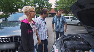 Bernhard und sein Freund rätseln - Annett schmunzelt Bernhard und sein Freund rätseln - Annett schmunzelt