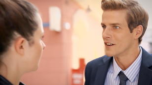 Marc hat eine Überraschung für Saskia Marc hat eine Überraschung für Saskia