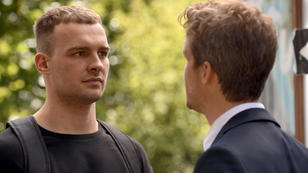 Chris ist verärgert von Felix' Spielchen Chris ist verärgert von Felix' Spielchen