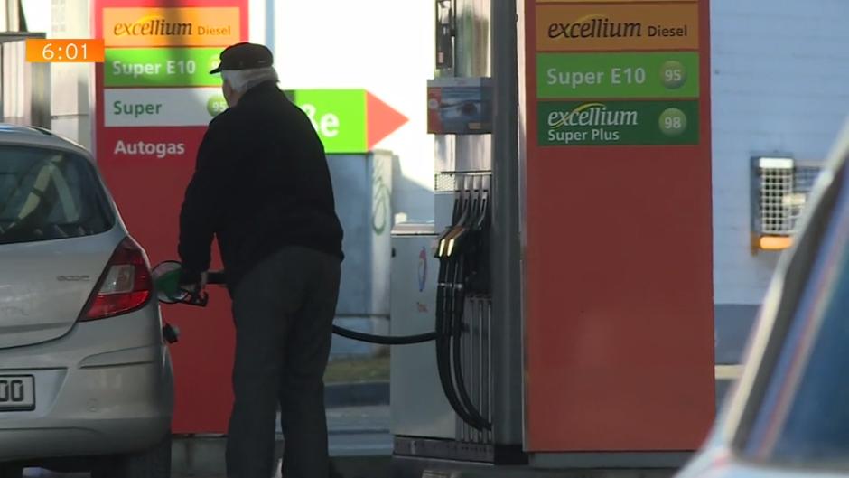http://aisrtl-a.akamaihd.net/vms/5be53ffba2ea501387793292/940x529/spritsteuer-so-teuer-wird-tanken.jpg