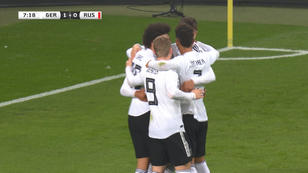 Gnabry auf Sané - der netzt eiskalt zum 1:0 ein Gnabry auf Sané - der netzt eiskalt zum 1:0 ein