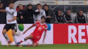 Horror-Grätsche gegen Hector Horror-Grätsche gegen Hector