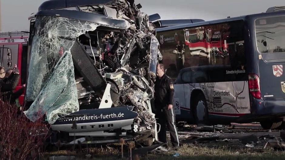 Busunfall in Bayern: Wie konnte es so weit kommen? Busunfall in Bayern: Wie konnte es so weit kommen?