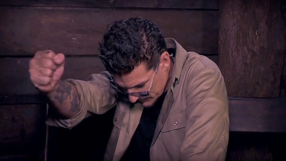 Chris: "Der geht mir tierisch auf den Sack!" Chris: "Der geht mir tierisch auf den Sack!"