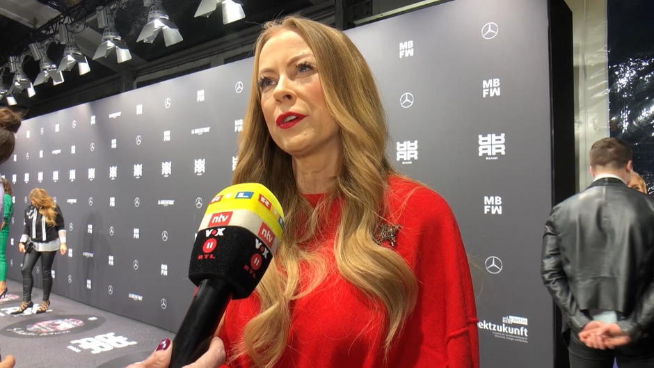 Jenny Elvers hat Evelyn Tipps gegeben Jenny Elvers hat Evelyn Tipps gegeben