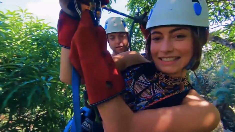 Beim Ziplining kommen sich Andrej & Jenny näher Beim Ziplining kommen sich Andrej & Jenny näher