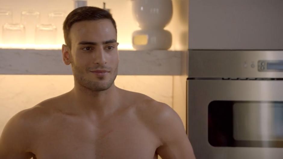 Nihat setzt bei Katrin auf nackte Haut Nihat setzt bei Katrin auf nackte Haut